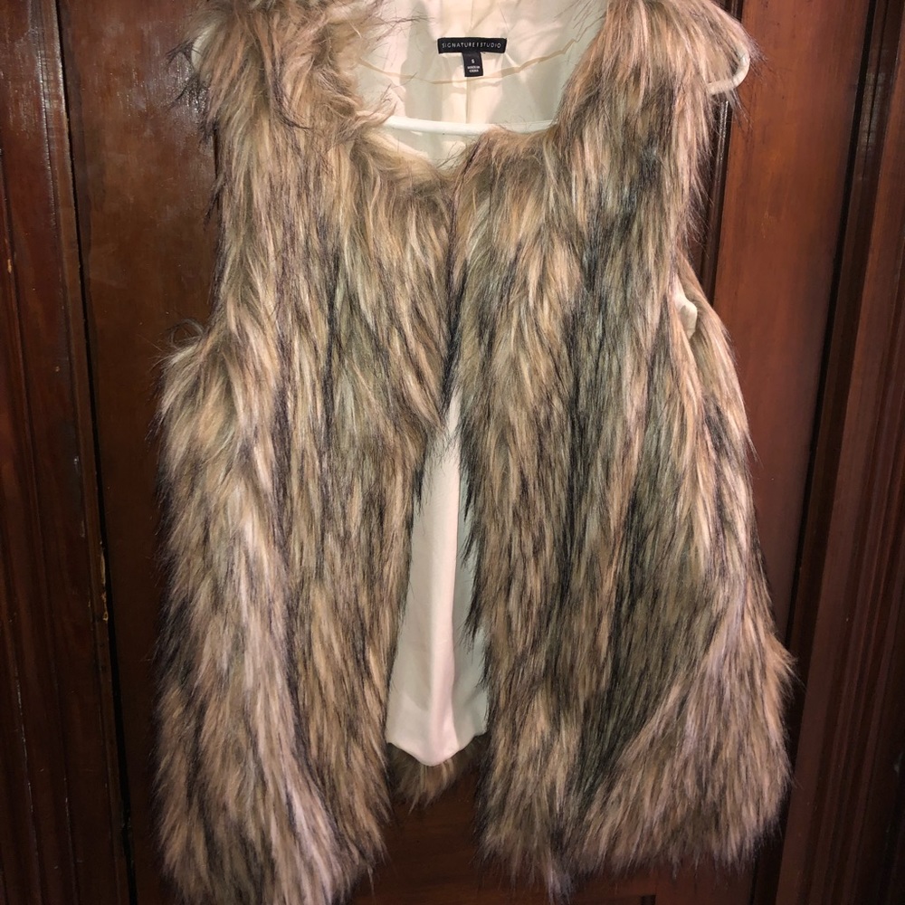 Clothes - Picture 2 of 8